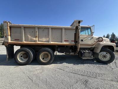1991 Ford LT9000 T/A Dump Truck