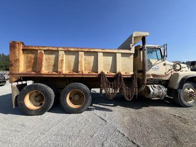 1989 Ford LT9000 T/A Dump Truck