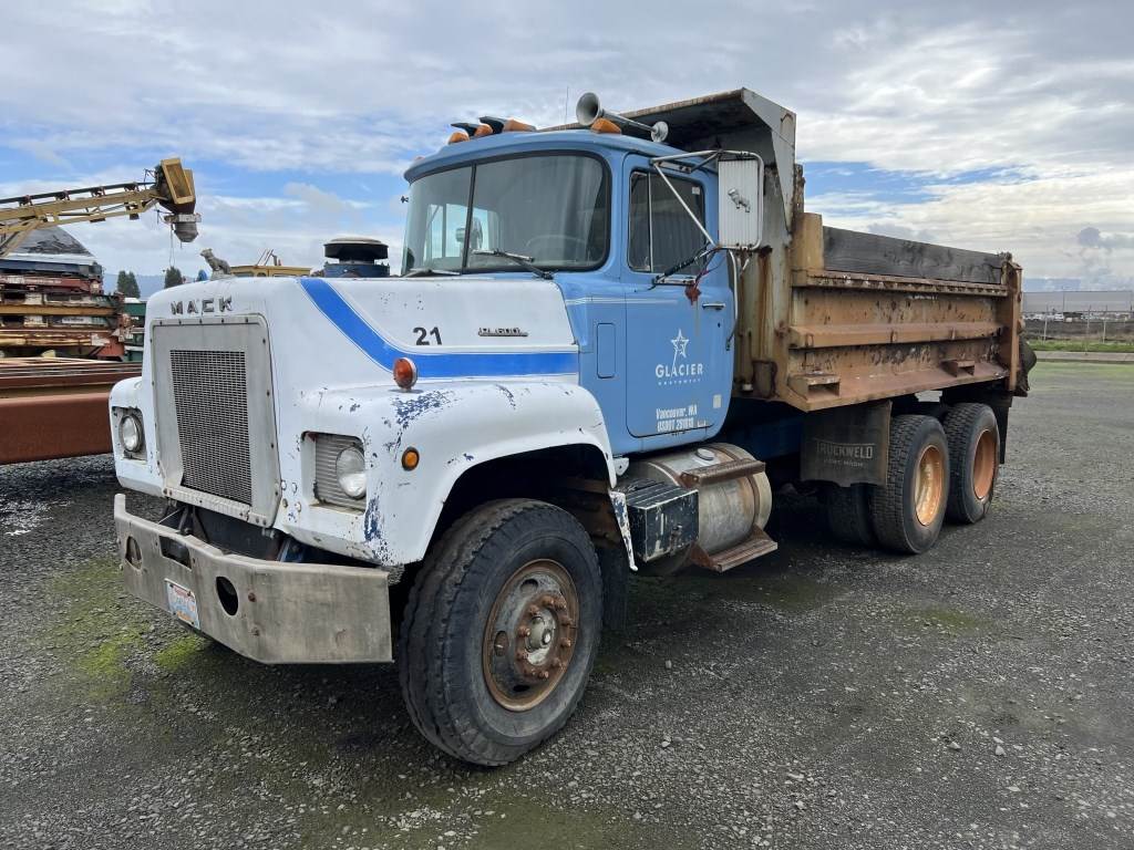1988 Mack RD690S T/A Dump Truck For Sale Longview, WA 58092