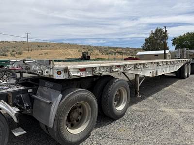 1977 Utility 60' T/A Flatbed Trailer