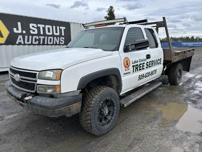 2006 Chevrolet Silverado 3500 4x4 Flatbed Truck