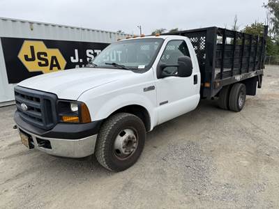 2006 Ford F350 XL SD Flatbed Truck