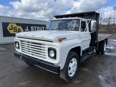 Ford F600 16' Flatbed Truck