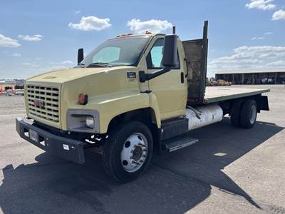 2003 GMC C6500 S/A Flatbed Truck