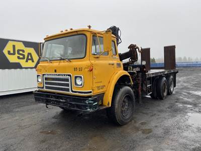 1979 International CargoStar 1950B Flatbed Truck