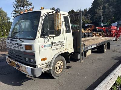 1992 UD 1800 S/A Flatbed Truck