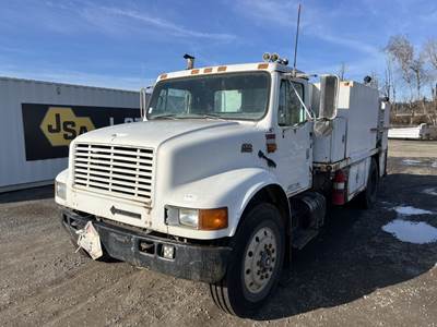 1990 International 4900 S/A Fuel & Lube Truck