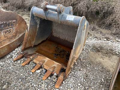 Rockland 33" Dig Bucket