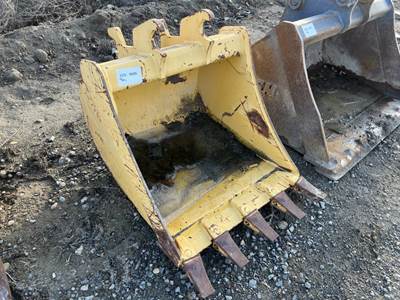 John Deere 28" Dig Bucket