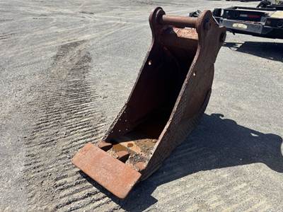 24" Dig Bucket w/Cutting Edge