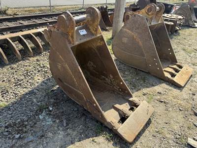 Cat 24" Dig Bucket w/Cutting Edge