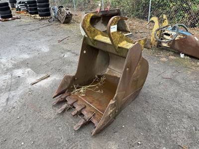 Jones 38" Dig Bucket