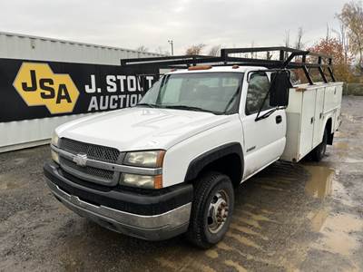 2004 Chevrolet Silverado 3500 Utility Truck