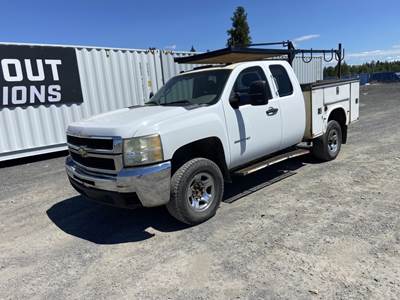 2008 Chevrolet Silverado 2500 HD 4X4 Utility Truck