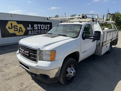 2014 GMC Sierra 3500 HD 4X4 Flatbed Utility Truck