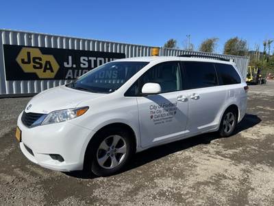 2014 Toyota Sienna LE Minivan