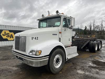 1998 International 9200 T/A Roll Off Truck