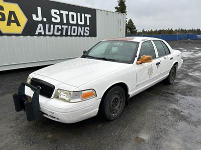 2004 Ford Crown Victoria Sedan