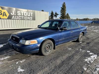 2004 Ford Crown Victoria Sedan
