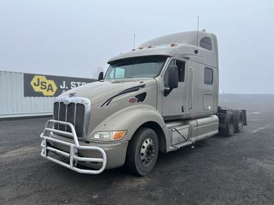 2007 Peterbilt 387 T/A Sleeper Truck