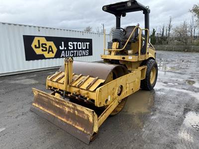 2005 Caterpillar CS-433E Vibratory Roller
