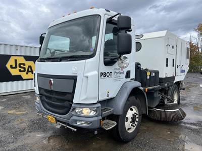 2017 Schwarze M6000 Sweeper Truck