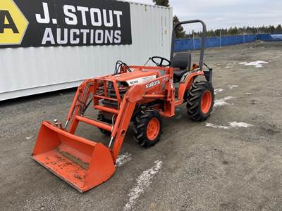 Kubota B2100 4WD Compact Tractor