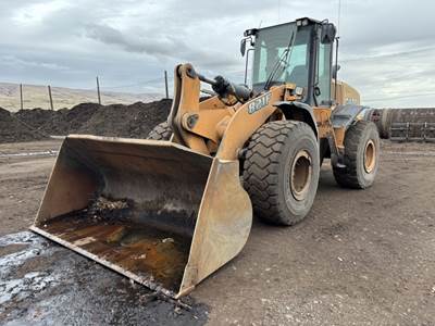 Case 821F Wheel Loader