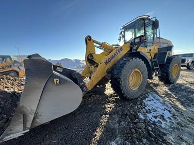 Komatsu WA320 Wheel Loader