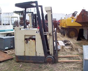 Crown Electric Warehouse Lifts Forklift