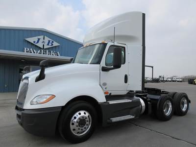 International LT Day Cab Truck - Cummins 400HP, 10 Speed Ultrashift Amt