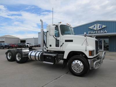Mack Pinnacle 64T Day Cab Truck - MP8 415HP, Automatic