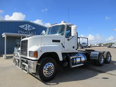 Mack Pinnacle 64T Day Cab Truck - MP8 415HP, Automatic