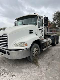 Mack Pinnacle CXU613 Day Cab Truck