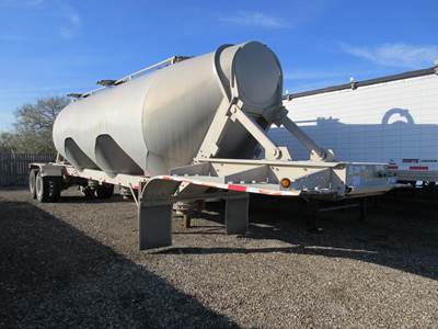 Heil 42x102 Tandem Axle Aluminum Dry Bulk / Pneumatic Tank Trailer - Air Ride, Fixed Axle