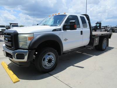 Ford F-450 XL Flatbed Truck - Automatic