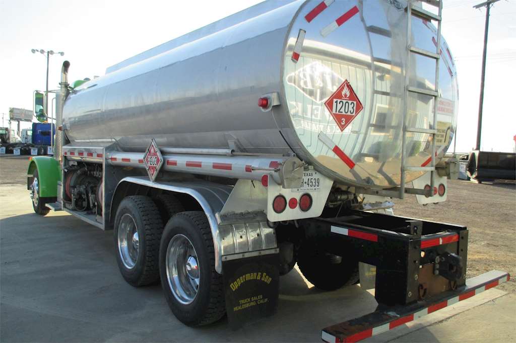 2007 Peterbilt 378 Fuel / Lube Truck For Sale, 343,000 Miles Robstown