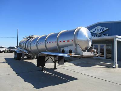 BULK 5600 GALLON NON CODE DOUBLE CONNICLE Non Code Tank Trailer