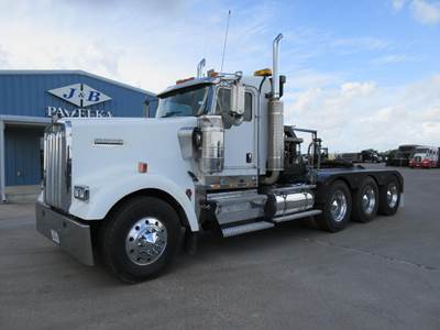 Kenworth W900 Tri Axle Oil Field Truck - Cummins, 475HP, 18 Speed Manual