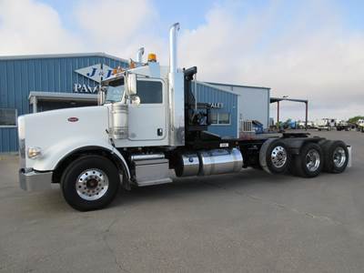 Peterbilt 367 Tri Axle Oil Field Truck - Cummins, 565HP, 18 Speed Manual