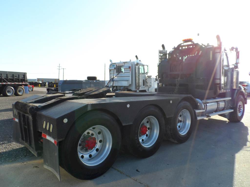 2004 Western Star 4900 Tri Axle Oil Field Truck Caterpillar, 525HP