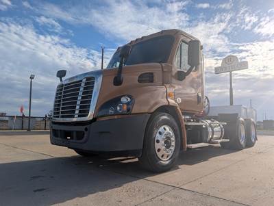 Freightliner Cascadia 113 Day Cab Truck - Detroit, 10 Speed Automatic