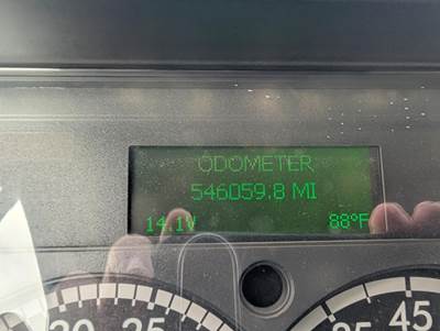 Freightliner Cascadia 113 Day Cab Truck - Detroit, 10 Speed Manual