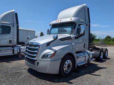 Freightliner Cascadia 126 Day Cab Truck - Detroit 450HP, 12 Speed Dt12 Automatic