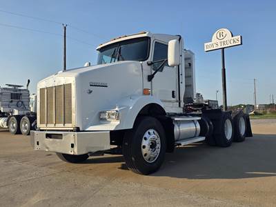 Kenworth T800 Day Cab Truck - Paccar 450HP, 10 Speed Manual