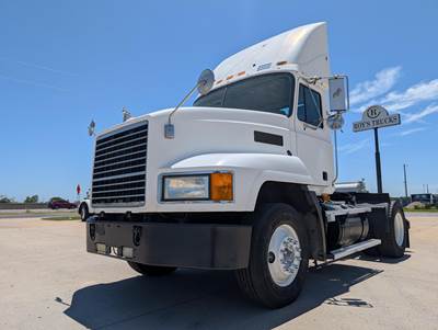 Mack CH612 Single Axle Day Cab Truck - E7, Automatic