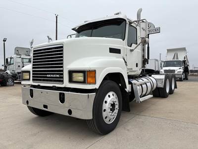 Mack Pinnacle CHU613 Day Cab Truck - MP8, 13 Speed Manual