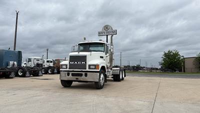 Mack Pinnacle CHU613 Day Cab Truck - MP8, 13 Speed Manual