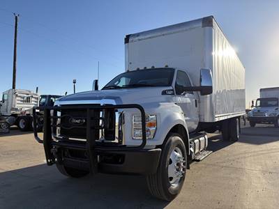 Ford F-750 Box Truck - Automatic, Roll up Door
