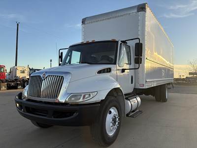 International DuraStar 4300 Box Truck - Automatic